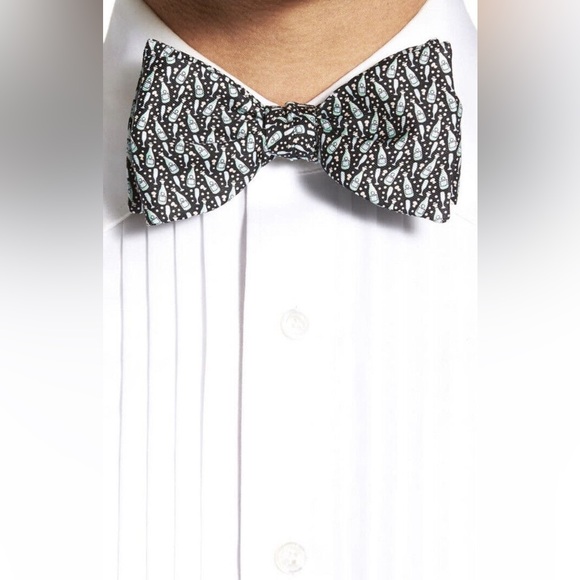 Vineyard Vines Men's Champagne Bottle Cummerbund & Bow Tie Set 100% Silk - Picture 2 of 4